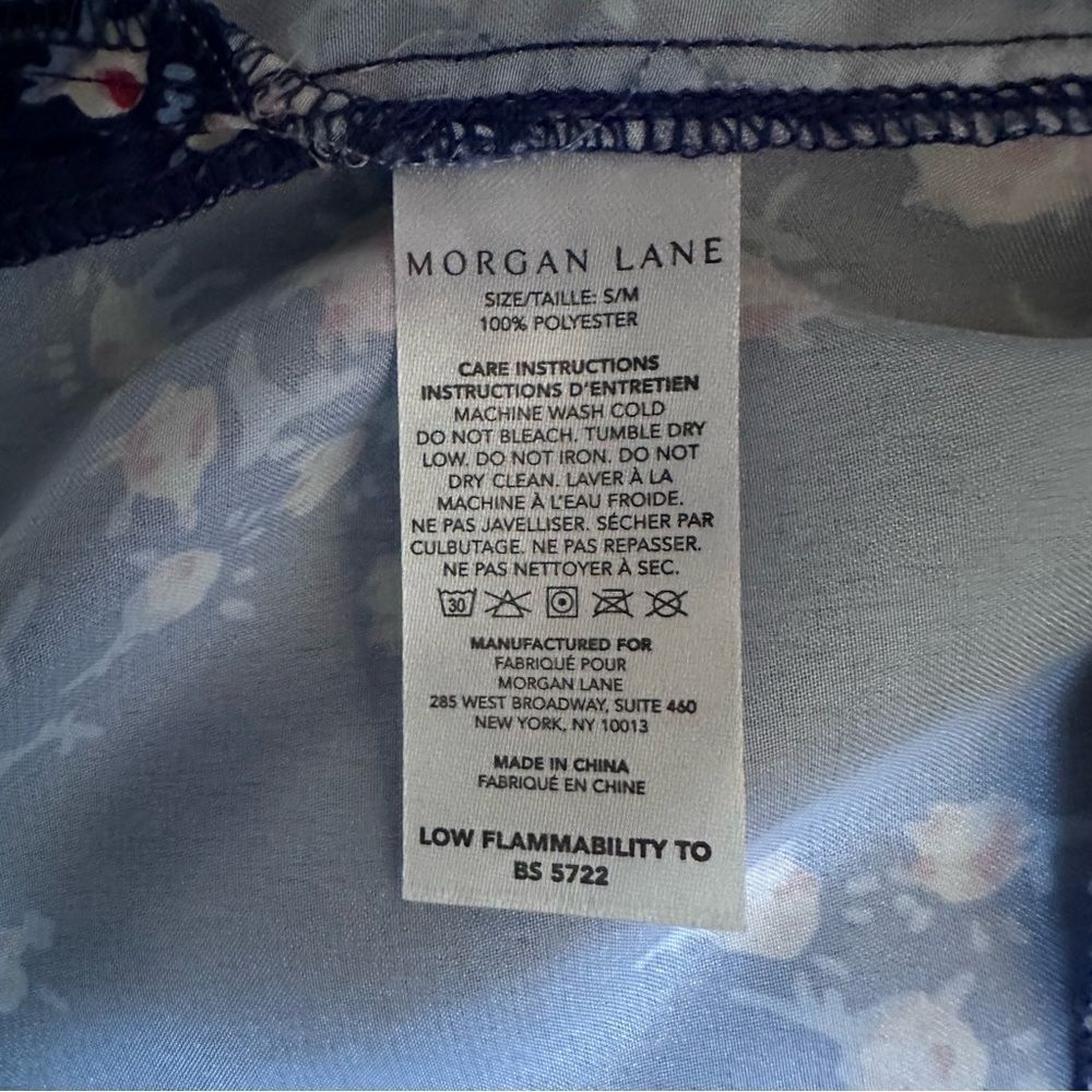 Morgan Lane x FabFitFun Navy Floral Long Sleeve Short Satin Belted Robe Sz S/M - Picture 12 of 12